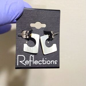 Women's Silver-tone Hardware Small Seashell Open Hoop Design Earrings 0.75", #4